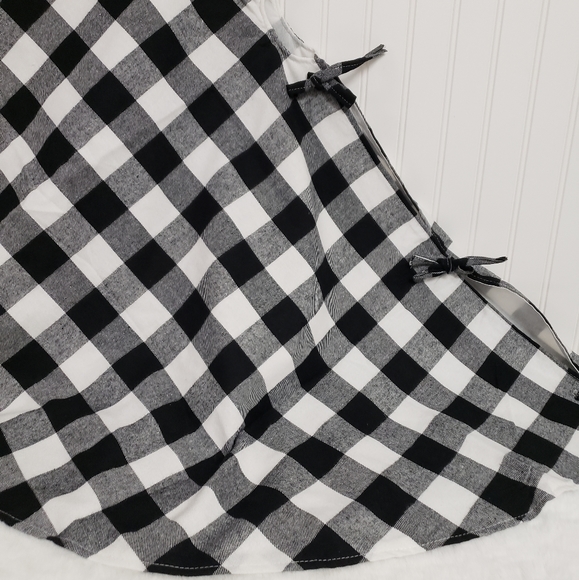 48" Buffalo Plaid Christmas Tree Skirt Black & White - Picture 2 of 6